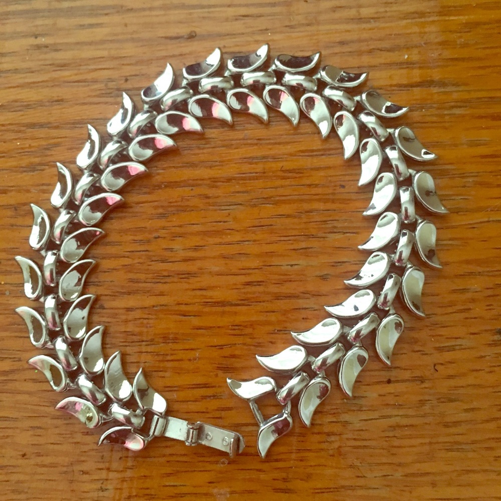 Trifari patent pending 8 inch vintage bracelet wow